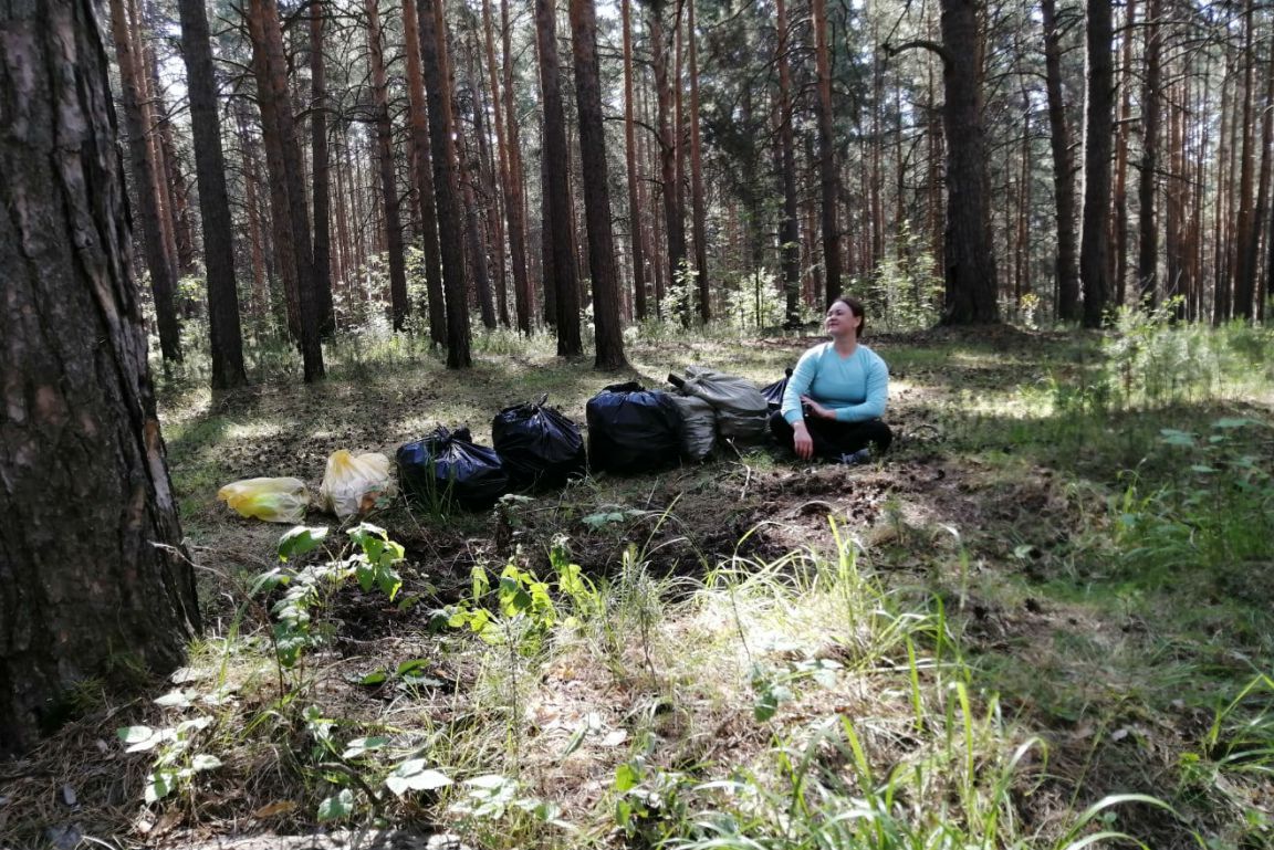 За время карантина сельский библиотекарь в одиночку очистила от мусора  пригородный лес - «Уральский рабочий»